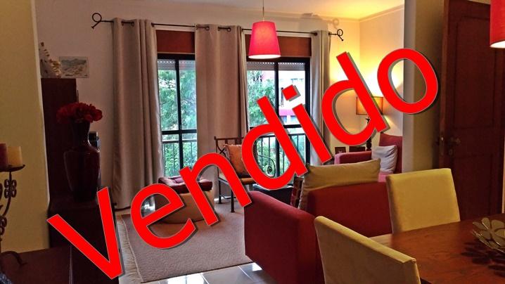 Apartamento T2 em zona calma. Perto da CP, comércio e serviços.