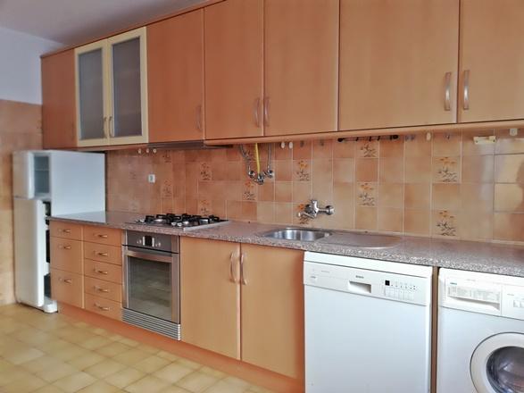 Apartamento T3 com boas áreas. Perto da praia da Rocha.