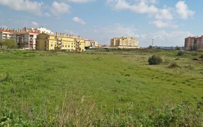 Terreno Urbano, com arquitetura aprovada para 32 fogos c/tenis e Piscina