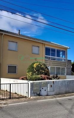 Magnifica propriedade constituída por armazém e moradia bi-familiar.