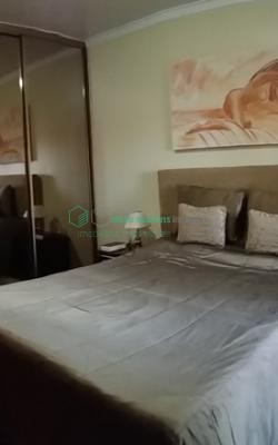 Apartamento com boas áreas e duas varandas. A 5 minutos da estação CP.