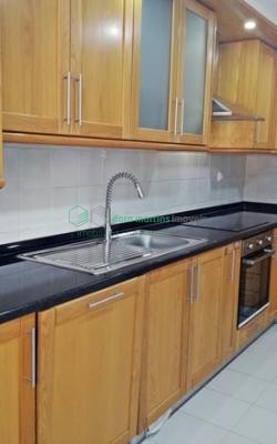 Apartamento T2 totalmente remodelado. Boas áreas.